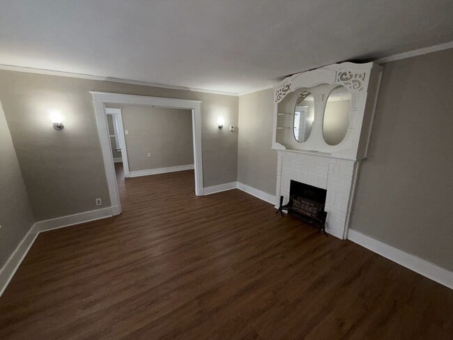 Building Photo - Cozy 2-Bed, 1-Bath Home with Great Location