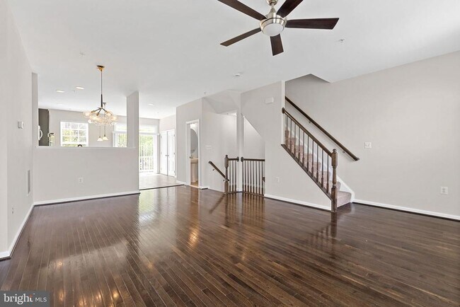 Building Photo - 1706 Fernwood Dr