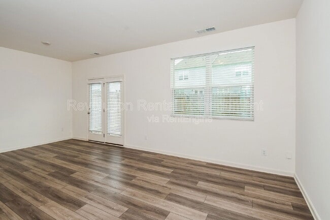 Building Photo - 310 Penn Sta Wy