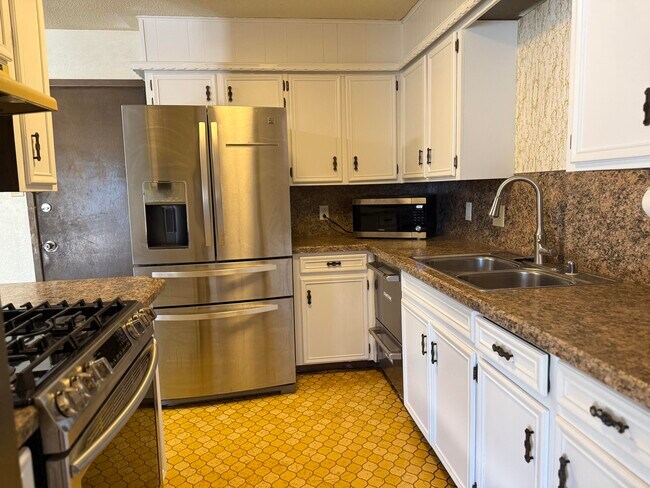 Building Photo - 4425 75th Dr