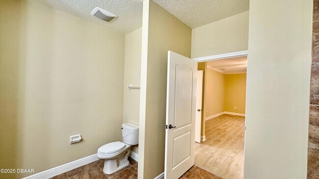 Building Photo - 115 Riverview Bend S