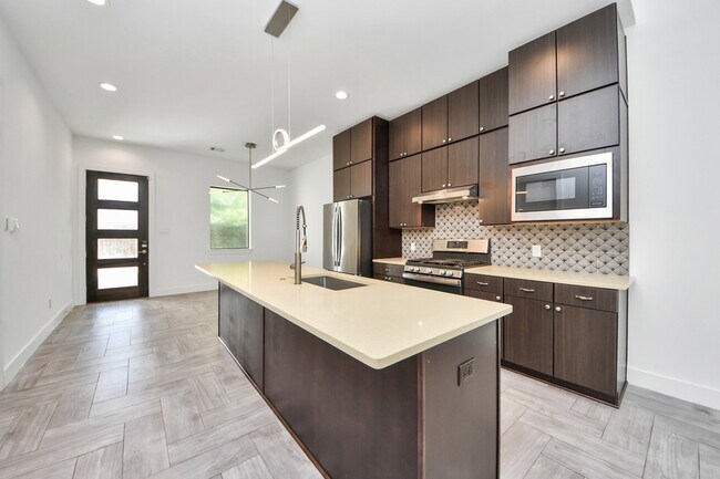 Building Photo - 1703 Cedrocanna Ln