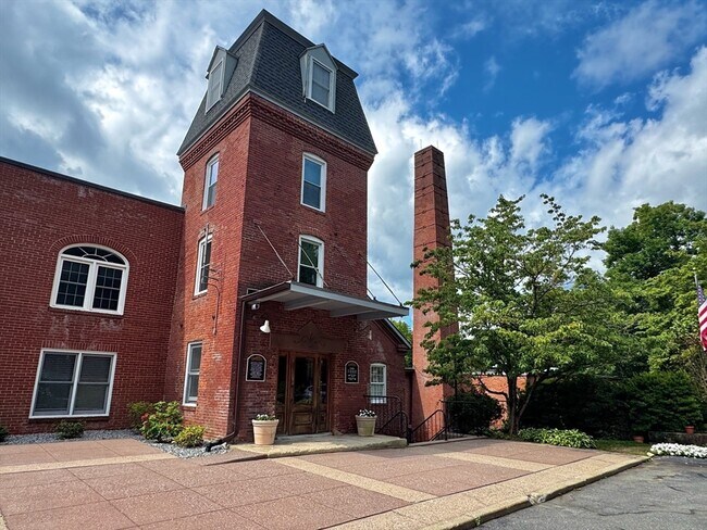 Building Photo - 362 Granville Rd