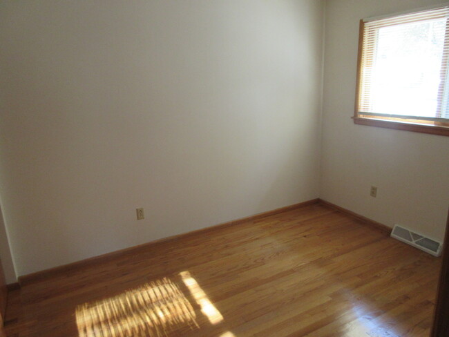 Building Photo - 403