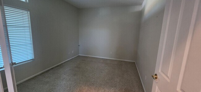 Building Photo - 3 Bedroom Plus Large office in Laguna West/Lakeside Community