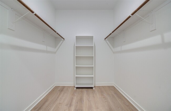 Building Photo - 8316 Peachtree St