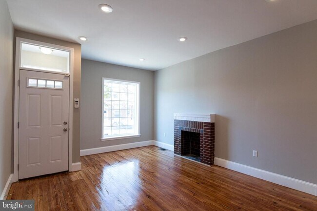 Building Photo - Charming 2 Bedroom/2.5 Bathroom Townhome in Patterson Neighborhood, MD!