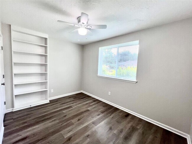 Building Photo - 515 Bellmar Ln