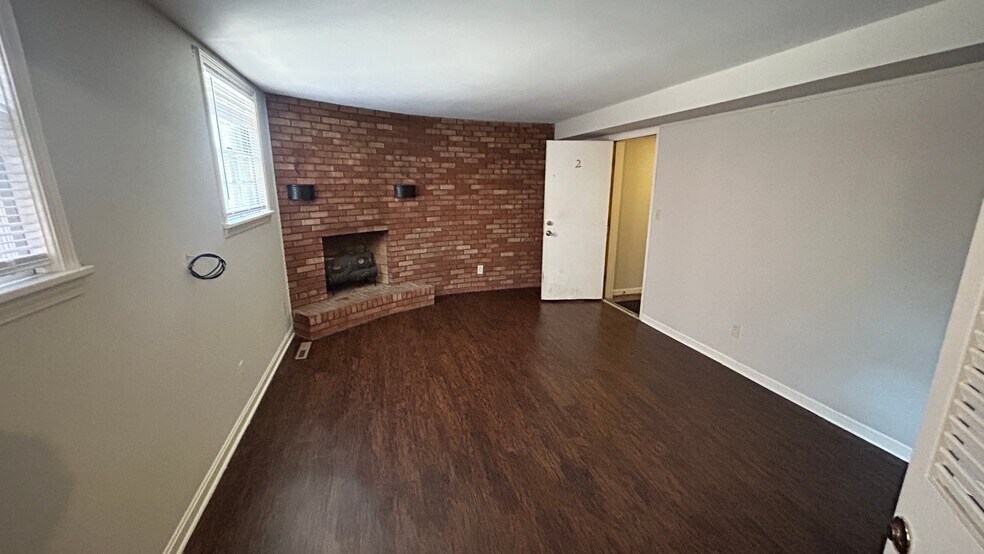 Building Photo - 2549 Glenmary Ave