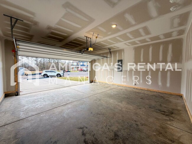 Building Photo - Modern Two Story Living in Doss Ferry - Available NOW!!