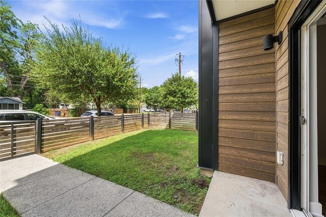 Building Photo - 3101 Govalle Ave