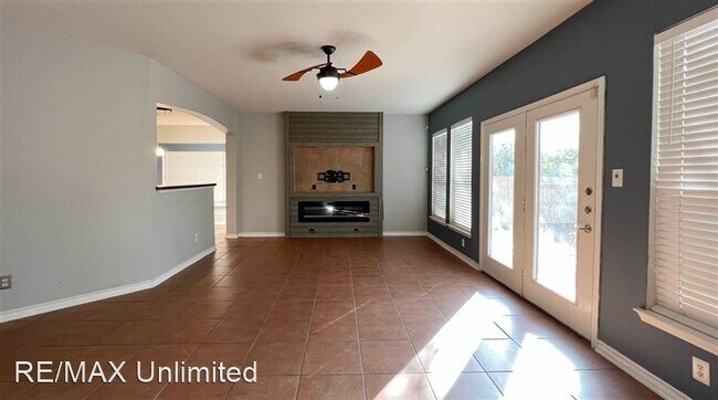Building Photo - 4707 Shavano Ct