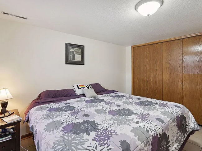 Building Photo - Updated 3 Bed | 1 Bath Duplex W/ Private Fenced Yard & Laundry