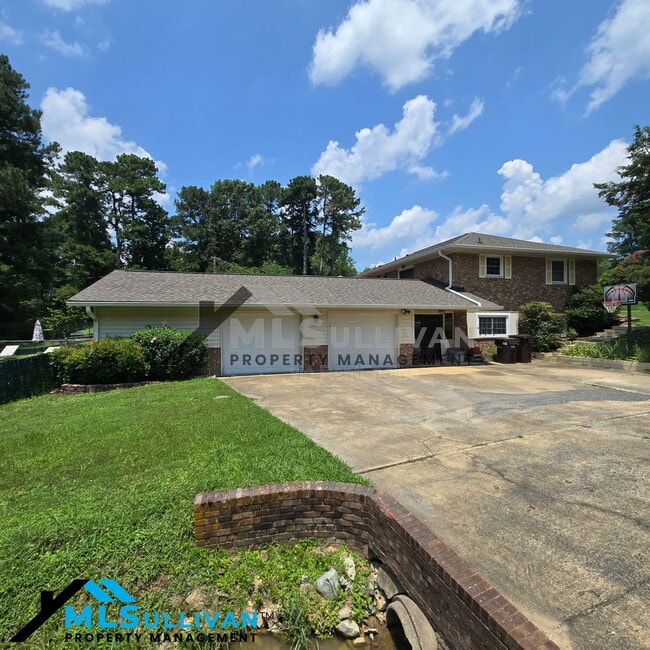 Building Photo - 2601 Cohnwood Dr