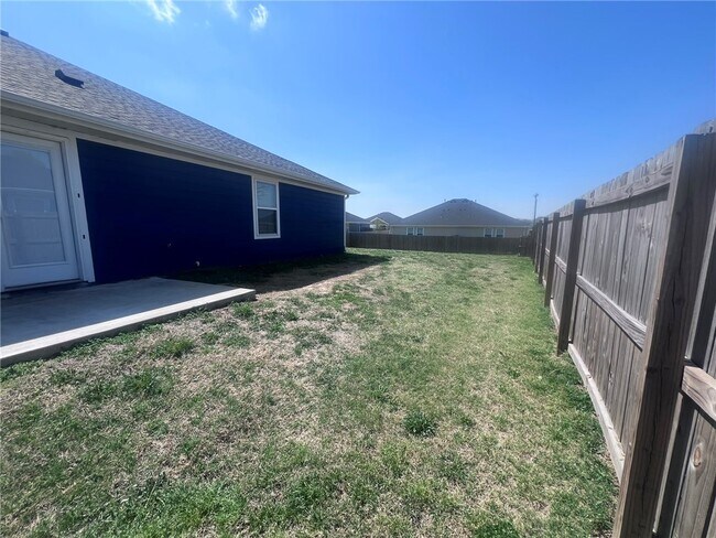 Building Photo - 2802 N Teresa Dr