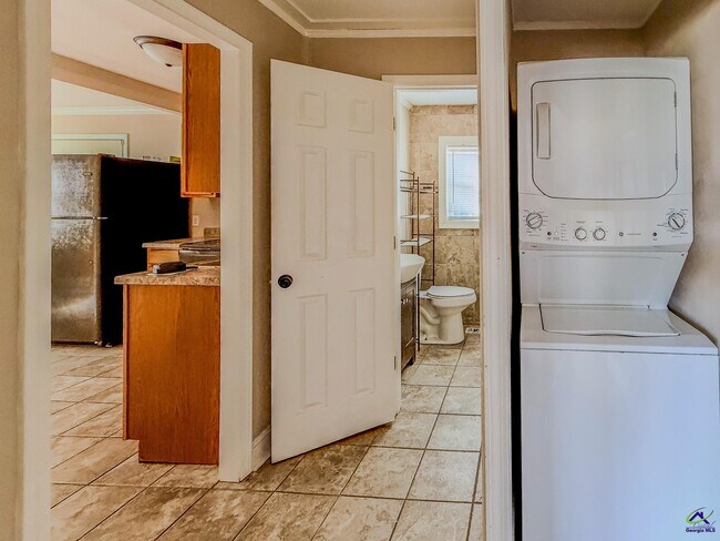 Building Photo - 607 McArthur Blvd