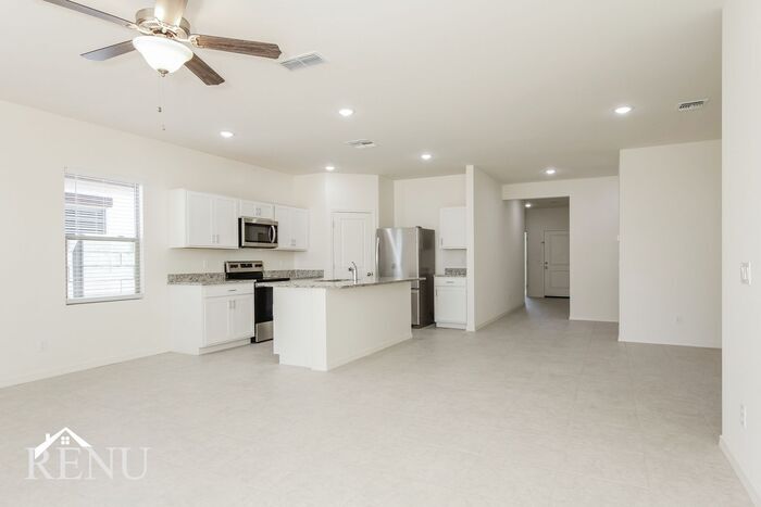 Building Photo - 35326 W San Capistrano Ave