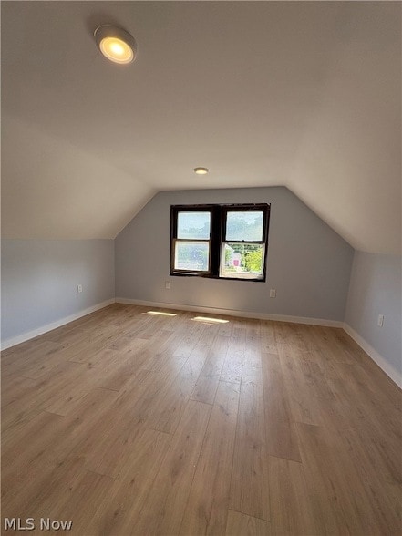 Building Photo - 946 E 79th St