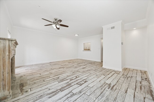 Building Photo - 854 Augusta Dr