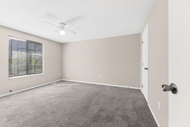 Building Photo - 5920 Walnut Cir Dr