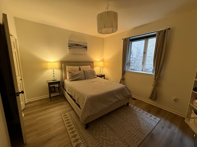 Upstairs bedroom - 148 E Clement St