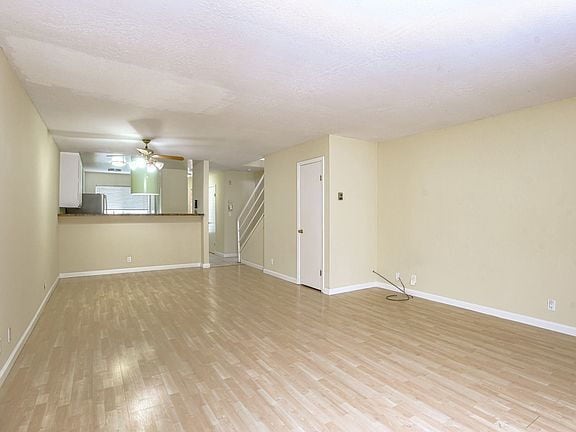 Building Photo - "Charming 2-Bed, 2-Bath Menlo Park Retreat...