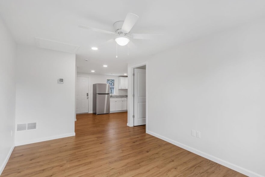 Building Photo - 309 Burnside St