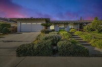 Building Photo - Large home in Cupertino with Sparkling Pool