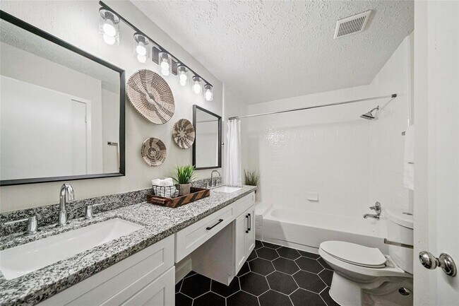 Building Photo - 9318 Beringwood Dr