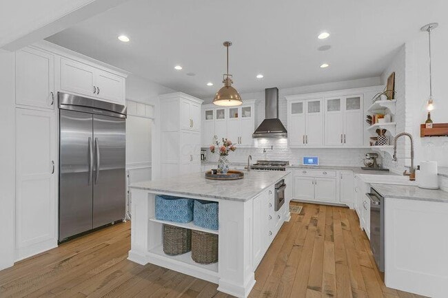 Building Photo - 10420 Pagoda Way