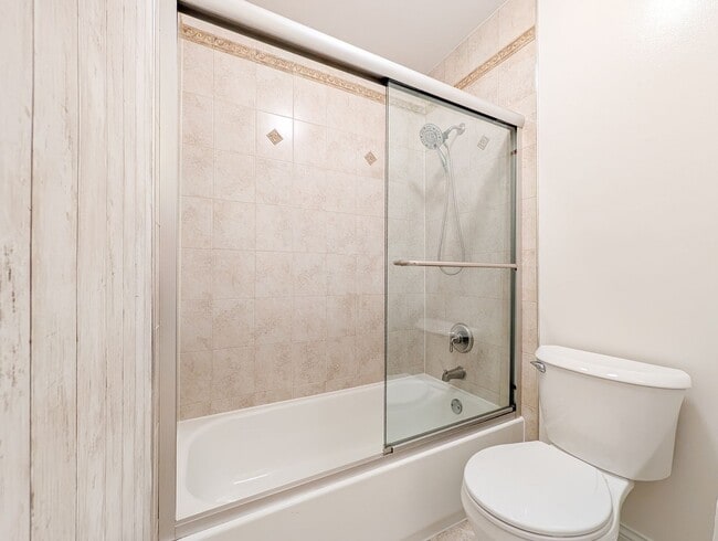 Building Photo - Waterbury Pointe Condominiums