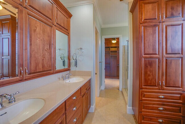 Building Photo - FOUR BEDROOM HOUSE IN LACAMAS SHORES WINTE...