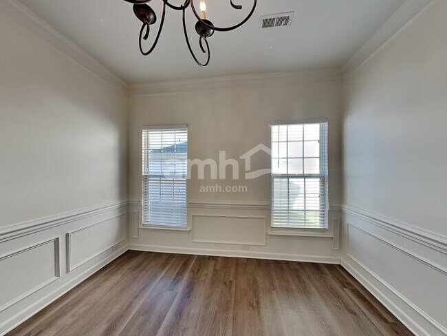 Building Photo - 1015 Farmingham Ln