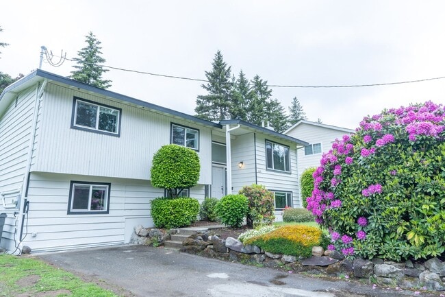 Building Photo - 4bed/3bath home in Finn Hill