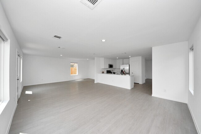 Building Photo - 3012 Sunrise Dr