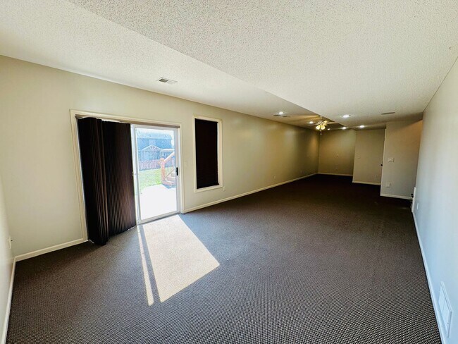 Building Photo - {20067} Custom Built Home in Woodland Mano...