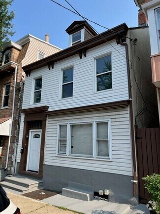 Building Photo - 829 Ferry St