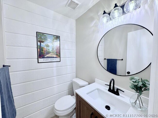 Building Photo - 2050 Oleander Blvd