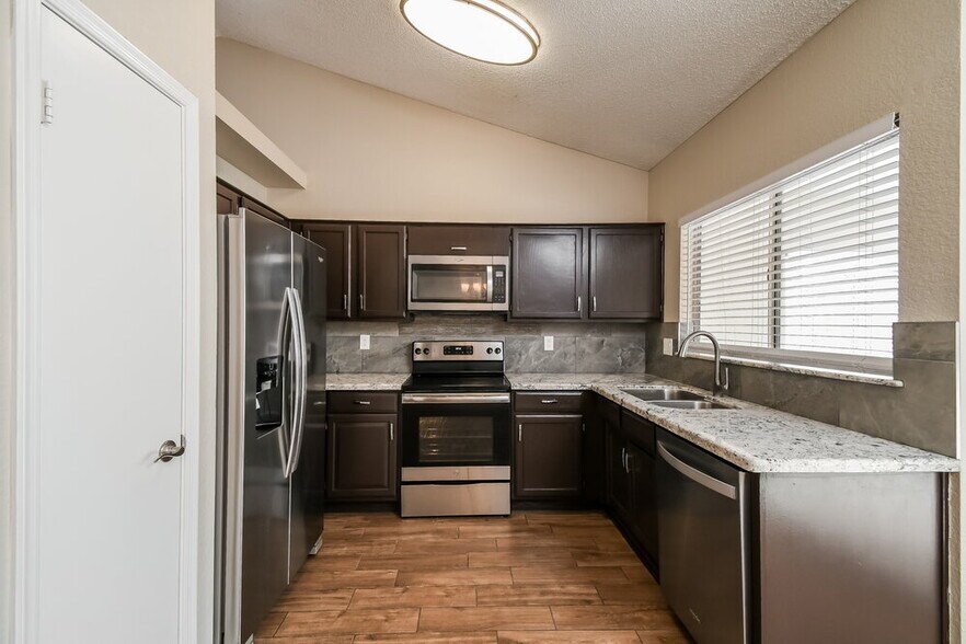 Building Photo - 3869 W Elgin St