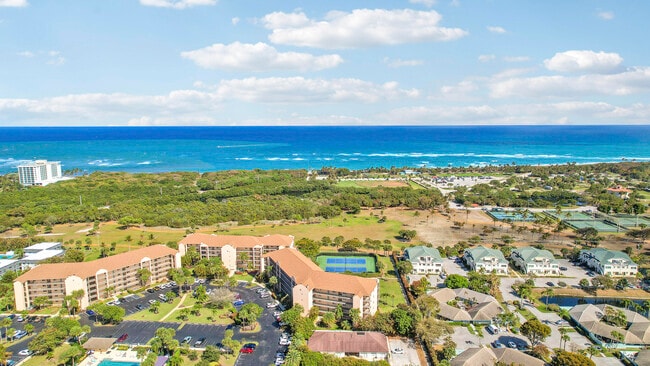 Building Photo - 275 Palm Ave