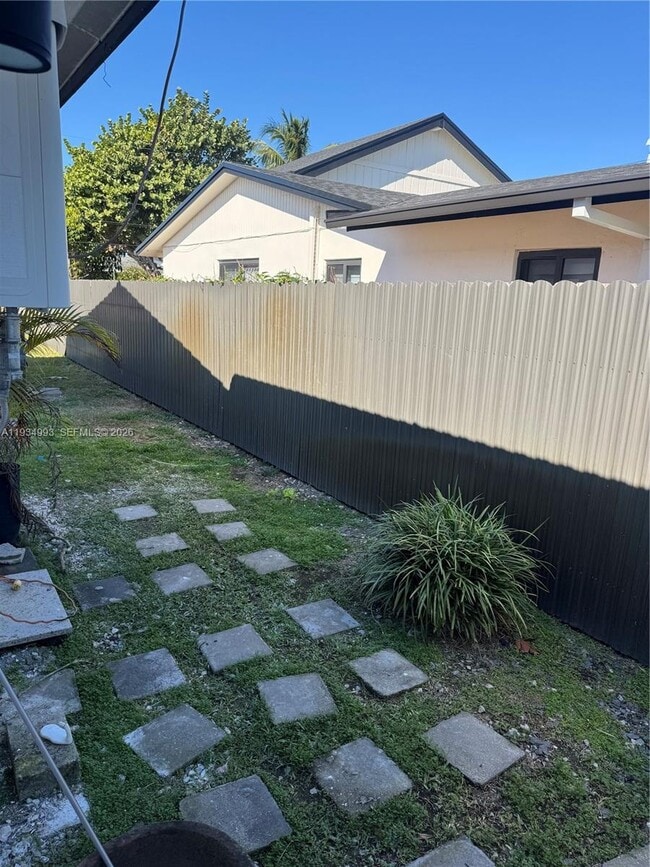 Building Photo - 2832 SW 124th Ct