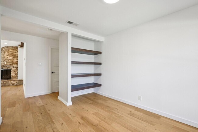 Building Photo - 7205 Twisted Oaks Dr