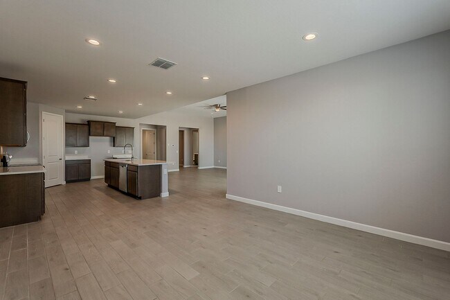 Building Photo - Spacious New-Build Family Home!
