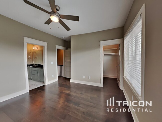 Building Photo - 1200 Hillwood Private Cove