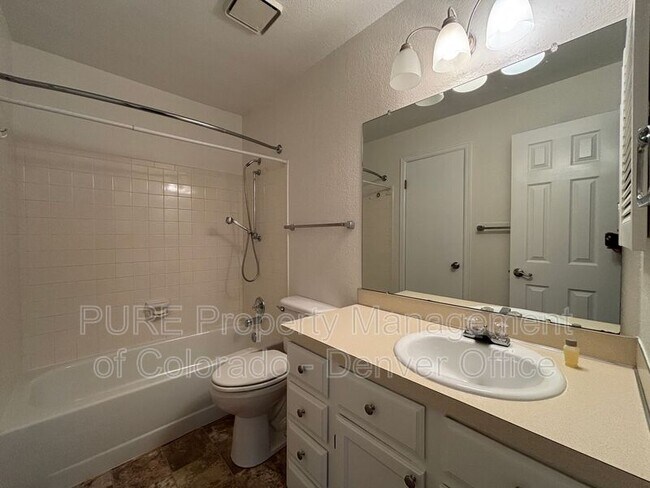 Building Photo - 965 S Miller St