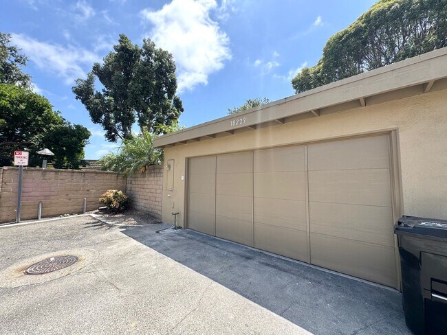 Building Photo - Beautifully Updated 3 Bedroom, 2 Bath with Private Yard