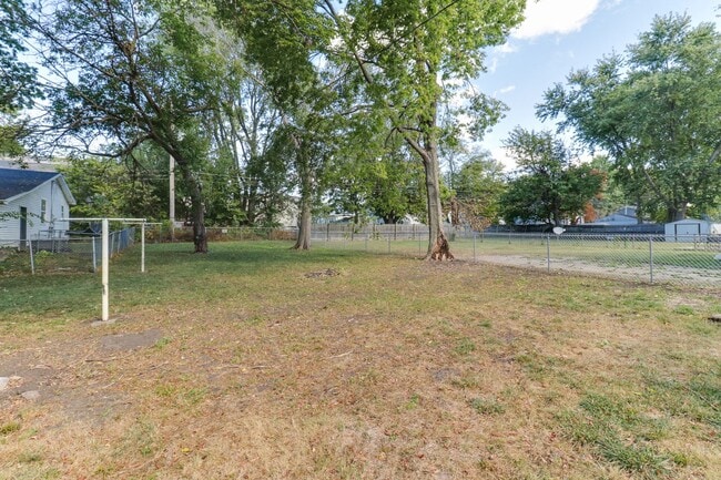 Building Photo - Renovated 2 Bedroom Home!