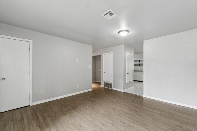 Building Photo - 511 S 7th St