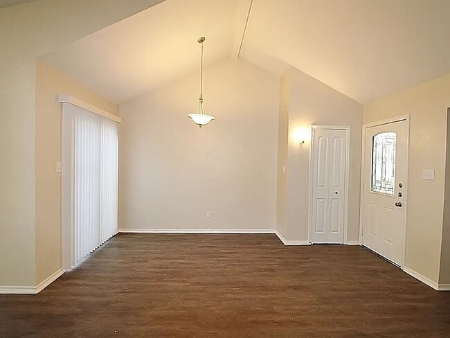 Building Photo - 436 Pogue St