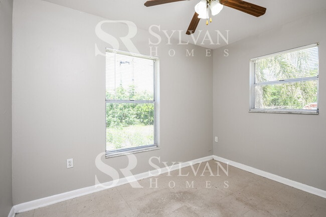 Building Photo - The living is easy in this 3 bedroom, 1 ba...